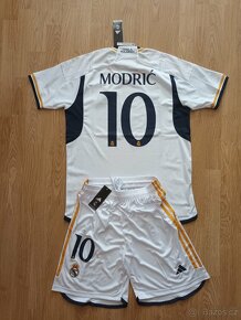 Real Madrid 23/24 BELLINGHAM,VINI JR - 12