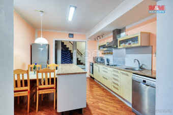 Prodej dvougeneračního rodinného domu, 140 m², Lojovice - 12