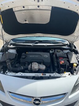 Opel Astra J 2014 - 12