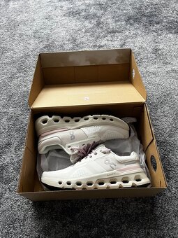 on Running model Cloudrunner 2 vel 38,5 - 12