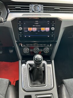 VW PASSAT B8 2.0TDI 110KW COMBI 111TKM HIGHLINE ČR DPH KŮŽE - 12