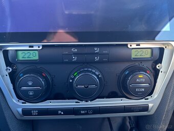 ŠKODA OCTAVIA 2,0 TDi RS - 12