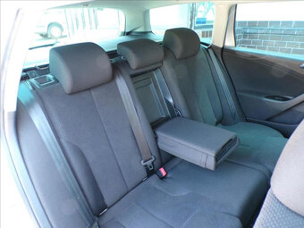 Volkswagen Passat 2,0 TDI DSG,XENON,TAŽNÉ,NAVI - 12
