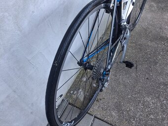 Karbonové silniční kolo CUBE - 12