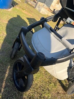 Kočárek Junama - 12