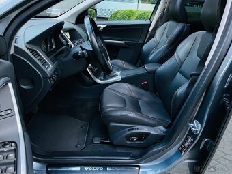 Volvo XC60 2.4D5 4x4 AUT SUMMUM FACELIFT TAŽNÉ SERVISKA - 12