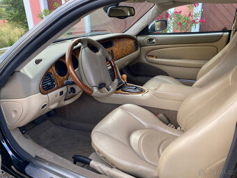 Jaguar XK8 - 12