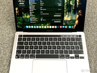 MacBook Pro 13 palců Apple M1 chip 16GB RAM 512 ssd - 12