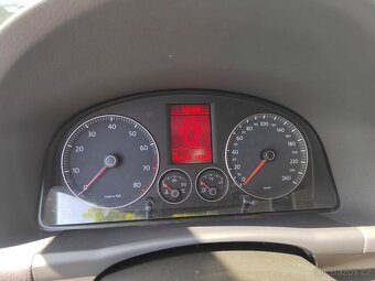 VW TOURAN CROSS 1,4TSI RV 2010 7MÍST - 12