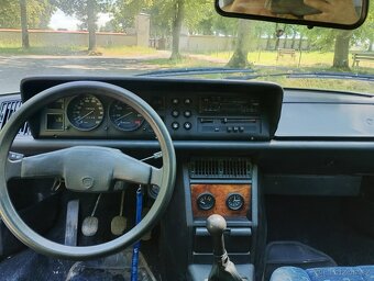 Lancia Gamma 2.5ie - 12