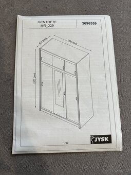 Bílá šatní skříň - 12