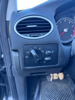 Ford Focus 2 combi 1.6 74kW - 12