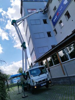 Nůžkovo teleskopická pracovní plošina - 12