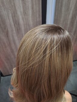 Dlouhá vlnitá blond paruka s krajkou vpředu 106513 - 12