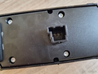 Mercedes Benz W204, S204 - budiky, ovladani oken, volant - 12