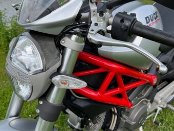 Prodám DUCATI MONSTER 1100 - 12