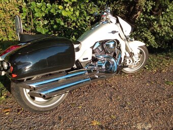 Suzuki Intruder M1800R - 12