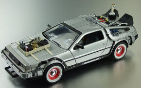 Sada 4x 1:24 DMC DeLorean ze serie Zpátky do Budoucnosti - 12