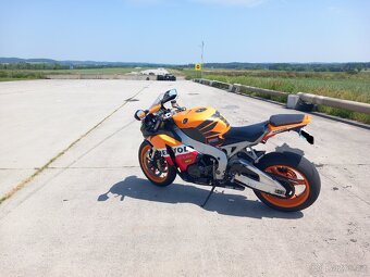 Honda CBR 1000RR REPSOL - 12