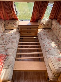 Karavan s předstanem - 12