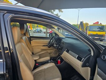 Mitsubishi Outlander - 12