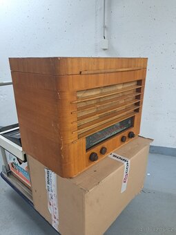 Retro gramo rádio Tesla Dominant II - s novějším gramofonem - 12