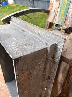 Kovová rozvodnice / rozvaděč / bedna - 12