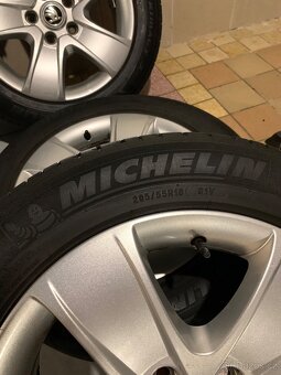 Alu kola Škoda R16 5X112 LETNÍ PNEU 205/55 R16 MICHELIN - 12