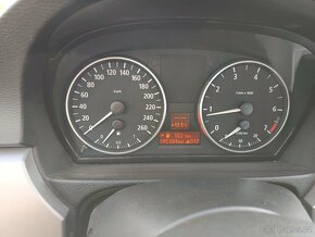 BMW 3 e90 2.0i - 12