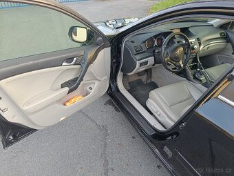 Honda Accord 2.4 executive r.v 2015 - 12