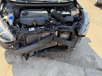 Hyundai i30 1.6d 2012 sražka se zveři - 12