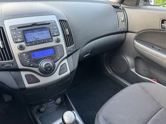 Hyundai i30 1,4 16V 80kW - klima - tažné zařízení. - 12
