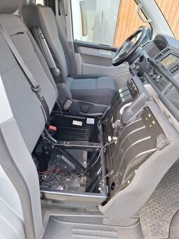 VOLKSWAGEN T6 2,0TDI 4x4 CALIFORNIA STYL 6míst - 12