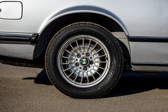 BMW 635CSi E24 - 12