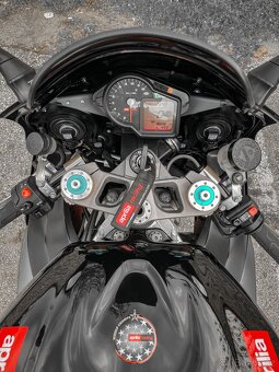 APRILIA RSV1000R FACTORY - 12