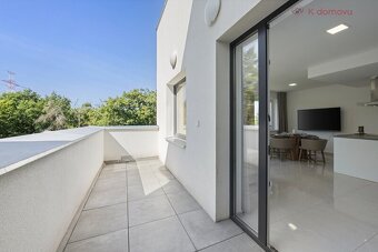 Prodej bytu 3+kk s terasou 90m2 a parkováním u domu, Praha Z - 12