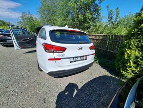 Hyundai i30 1.6 crdi  r.v 2018 havarovane pojizdne - 12