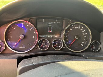 Tuareg  2,5 TDI 128kw - 12