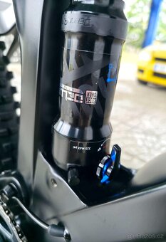Horské kolo YT IZZO Uncaged 4 Blaze Carbon 2021 29″ - 12