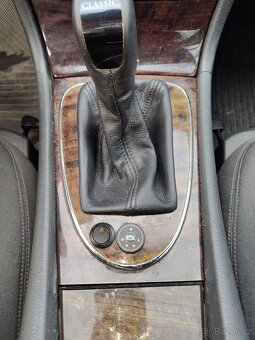 Mercedes Benz e200 LPG - 12