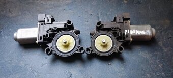 VW T5 klima trubky, popelník, dovírání dveří, nápravnice - 12