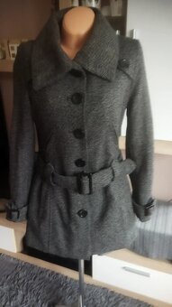 Prodám krásný šedo černý kabát s páskem - 12