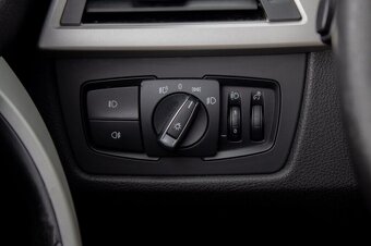 BMW rad 3 Touring 320d AT/8 - 12