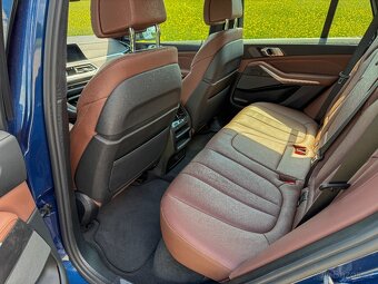 BMW X5 M50i 390kw, noční vidění, masáže, full výbava - 12