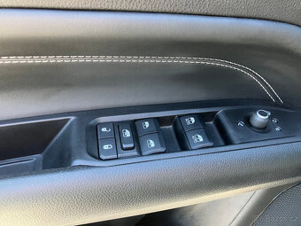 JEEP COMPASS 1,3 GSE DDCT LIMITED TAŽNÉ 36O KAMERY - 12