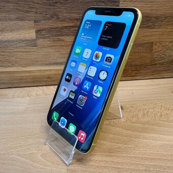 iPhone 11 64GB, žlutý (12 měsíců záruka) - 12