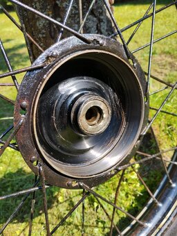 Prodám originální patinové kolo ČZ 150 C s linkami + brzda - 12
