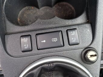 Škoda Fabia 1.4 16V benzin 63 kw - původ ČR - top výbava - 12