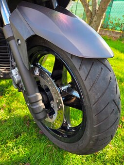 Yamaha x-max 250 Sport - 12
