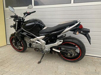 Suzuki 650 Gladius - 12
